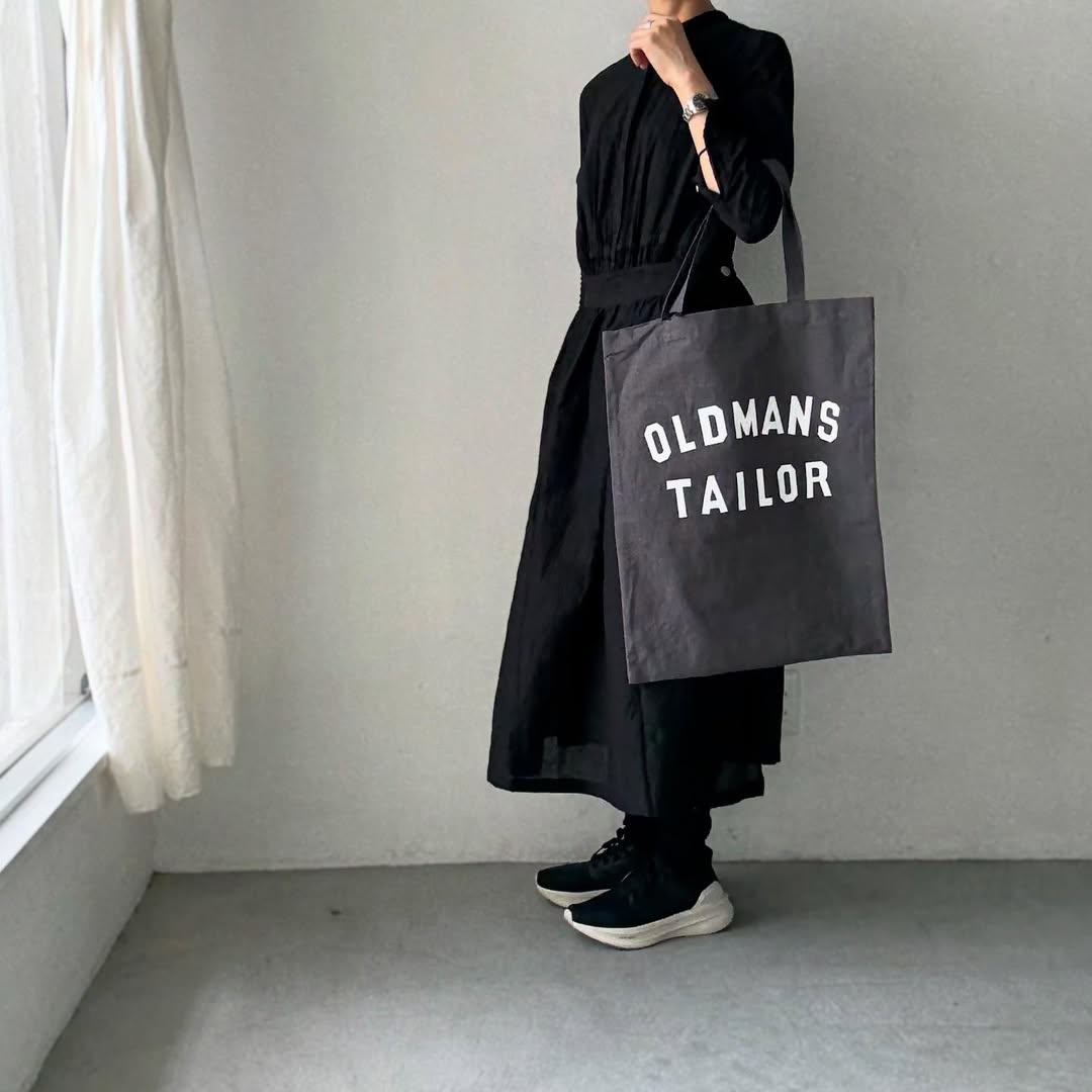 OLDMANS TAILOR OMTプリントトートバッグ チャコール