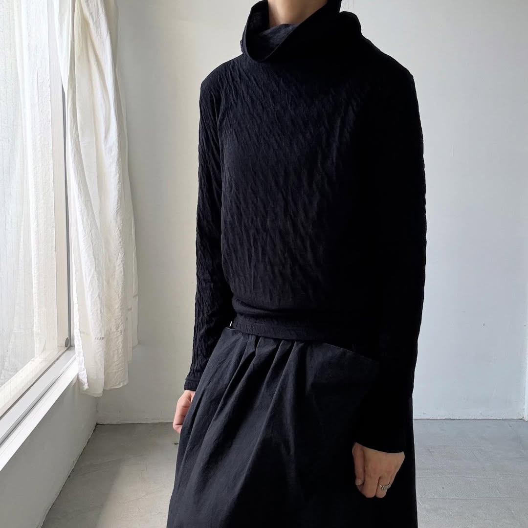 atelier naruse ウールコットンタートルネックカットソー ブラック