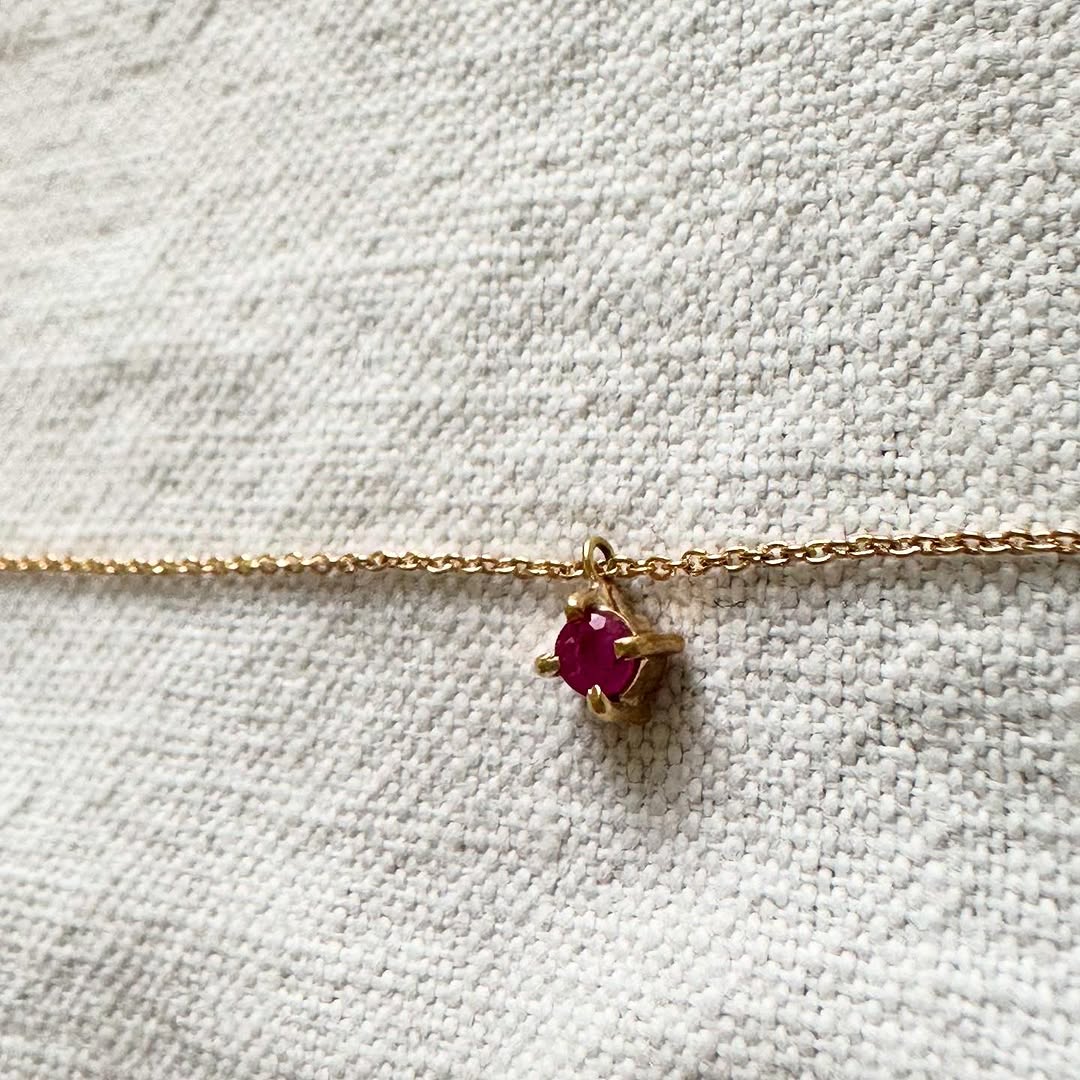 Toile Bijoux ファセットカットルビーネックレス