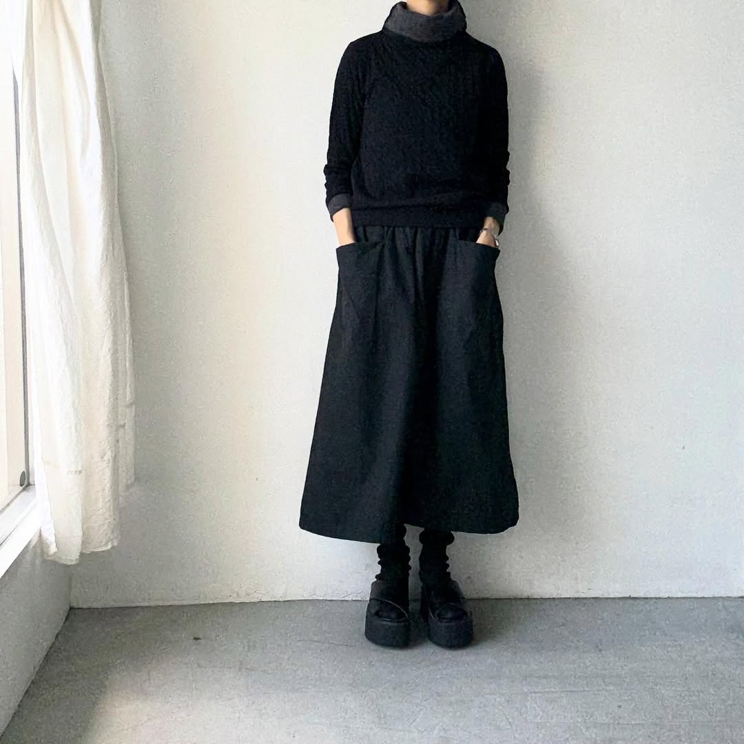 atelier naruse ウールコットンタートルネックカットソー ブラック