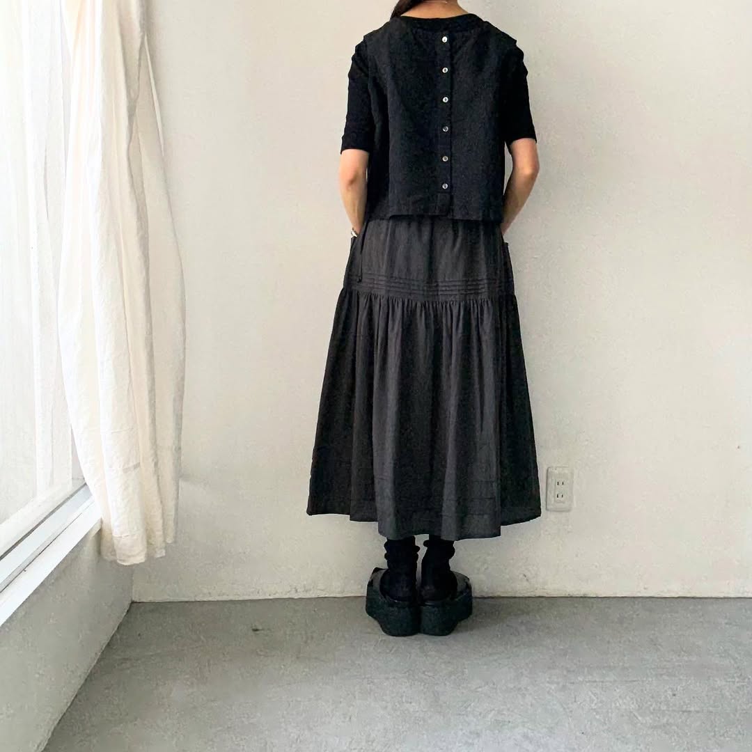 MAGALI コットンシルクピンタックスカート チャコール