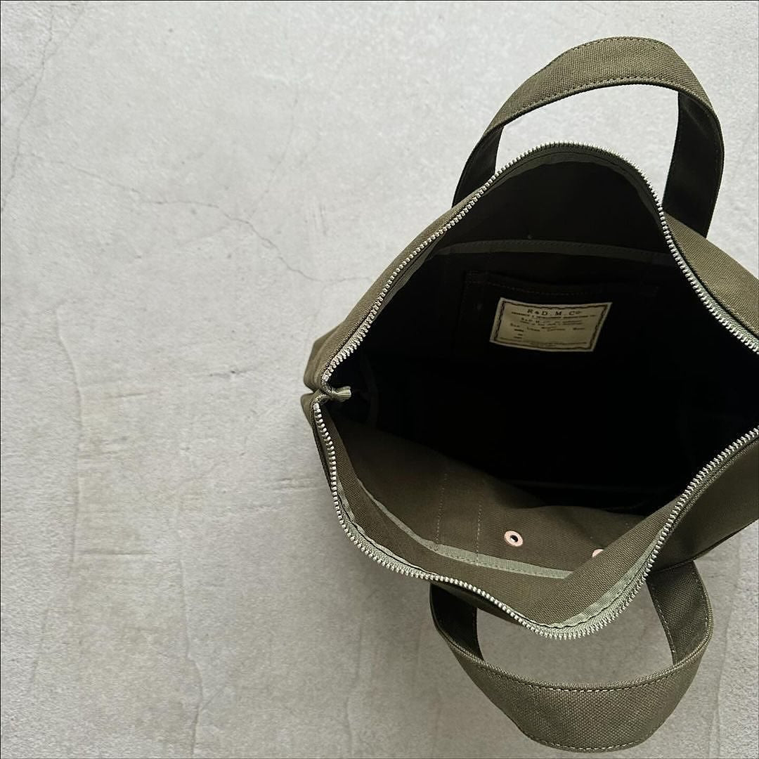 R&D.M.Co トートバッグ(ファスナー付) カーキ