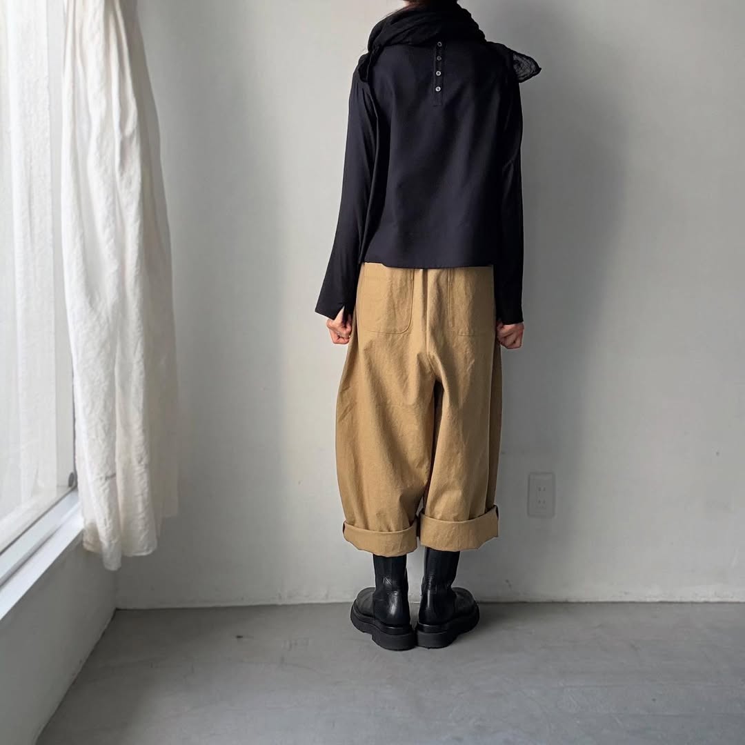 MAGALI コットンリネンアンティークキャンバスフラップパンツ カーキ