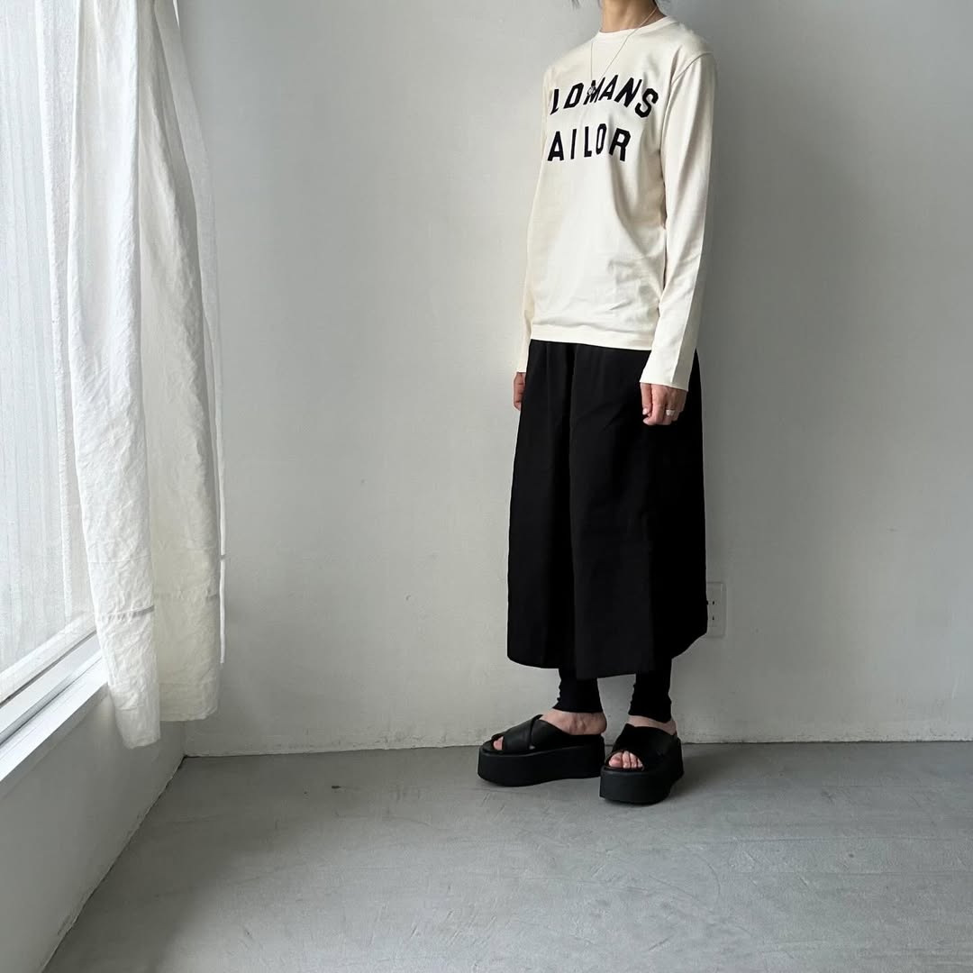 OLDMANS TAILOR OMTフロッキープリントロゴ長袖Tシャツ