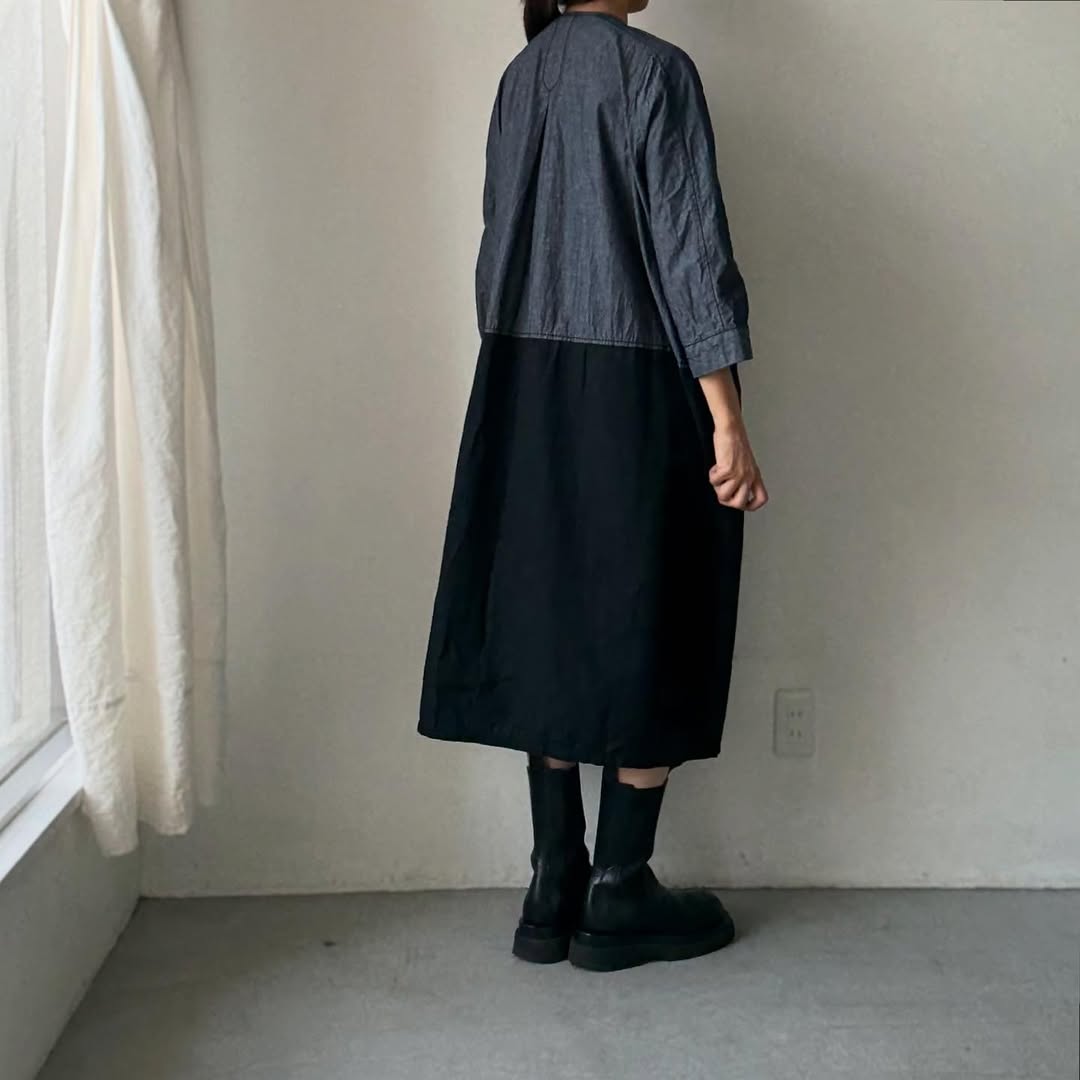 homspun ライトオンスシャンブレー比翼7分袖ノーカラーワンピース ネイビー×ブラック