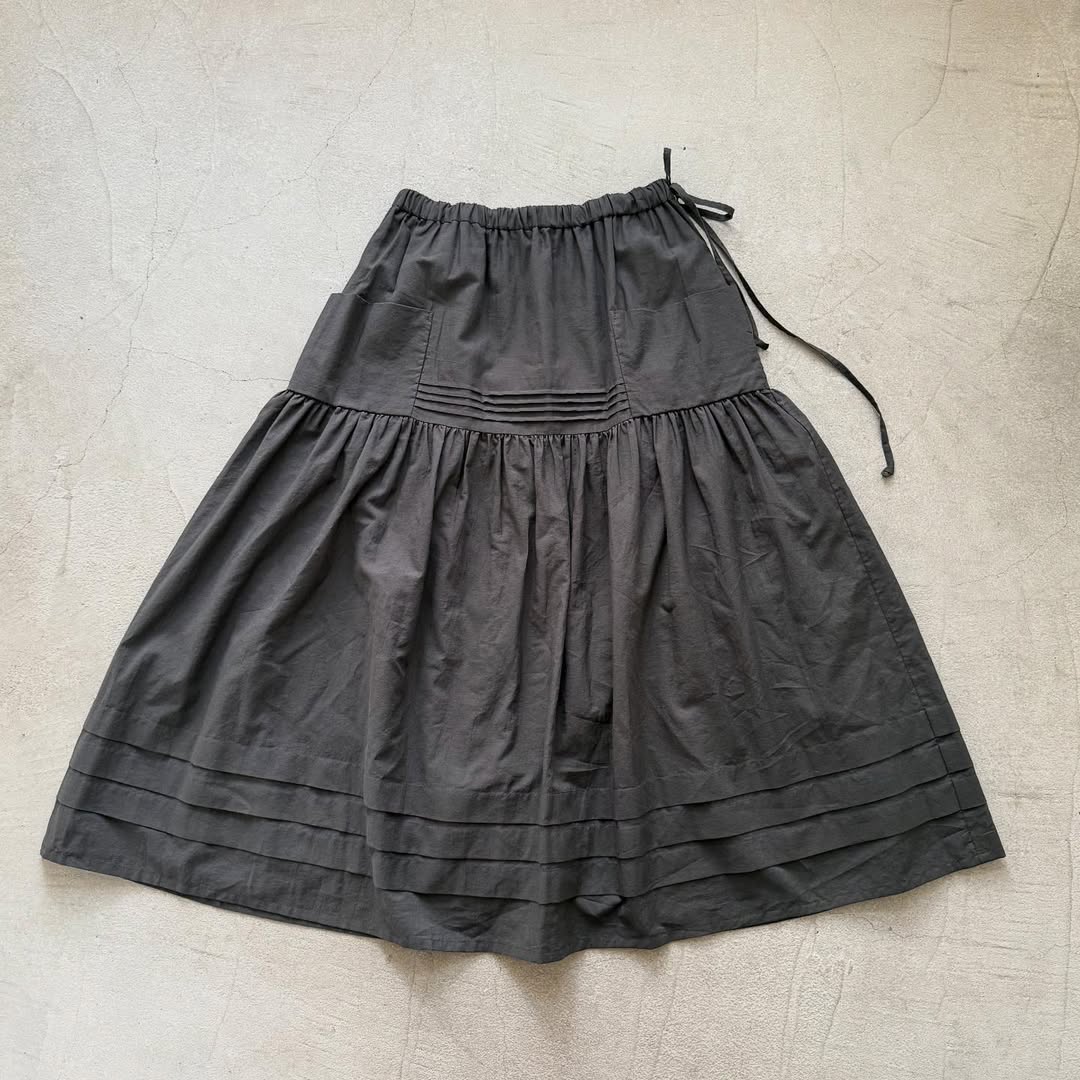 MAGALI コットンシルクピンタックスカート チャコール