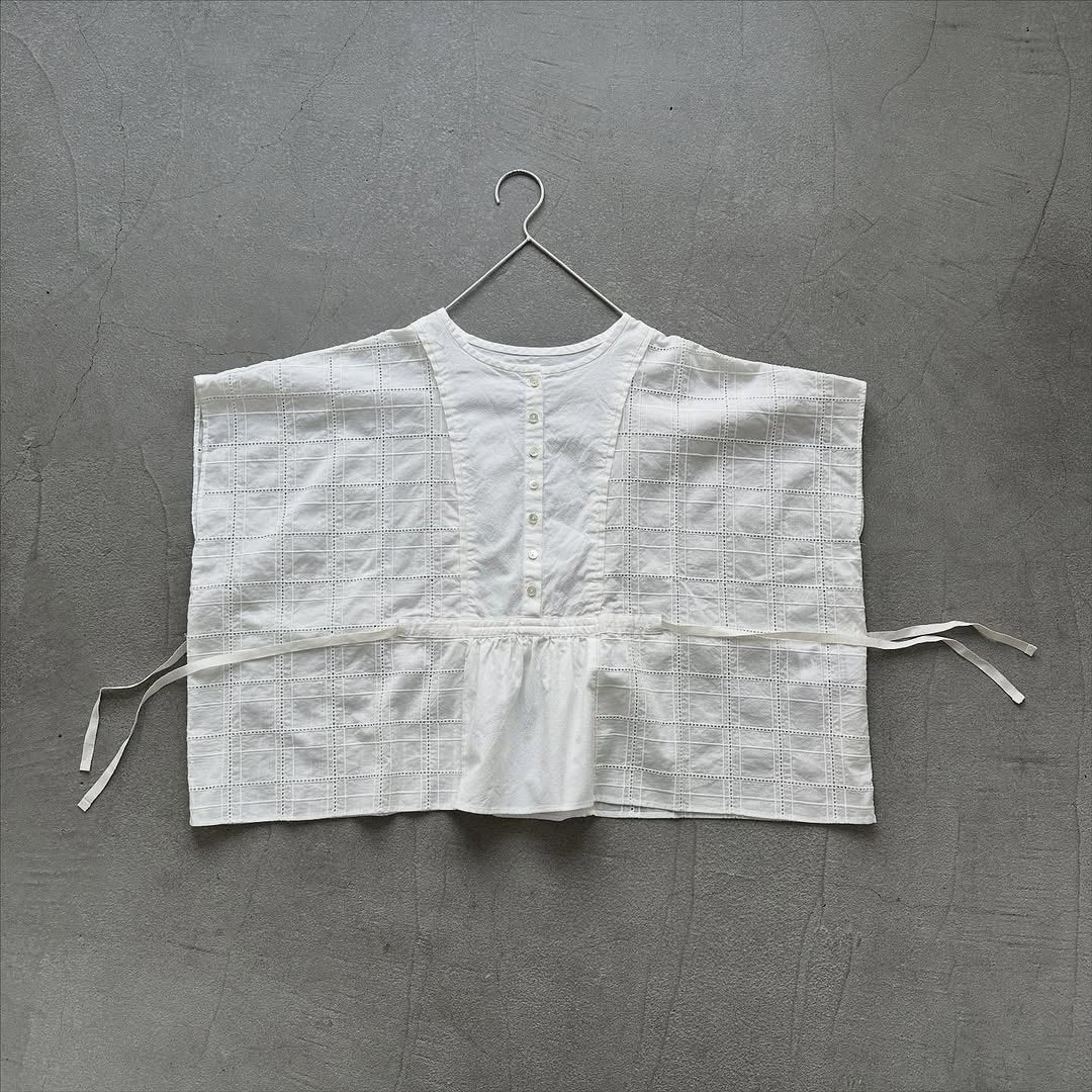 MAGALI ガーメントダイコットンレースブラウス ホワイト