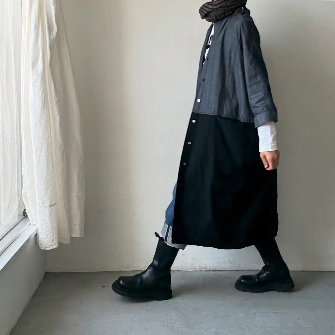 homspun ライトオンスシャンブレー比翼7分袖ノーカラーワンピース ネイビー×ブラック