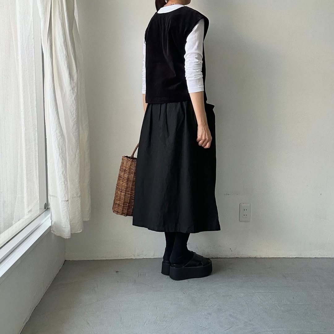 R&D.M.Co ブラウンベアーズベルベットボタンビブ ブラック