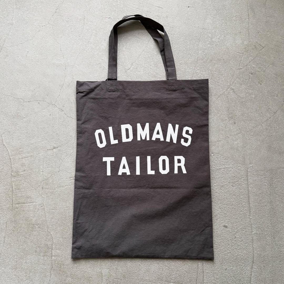 OLDMANS TAILOR OMTプリントトートバッグ チャコール