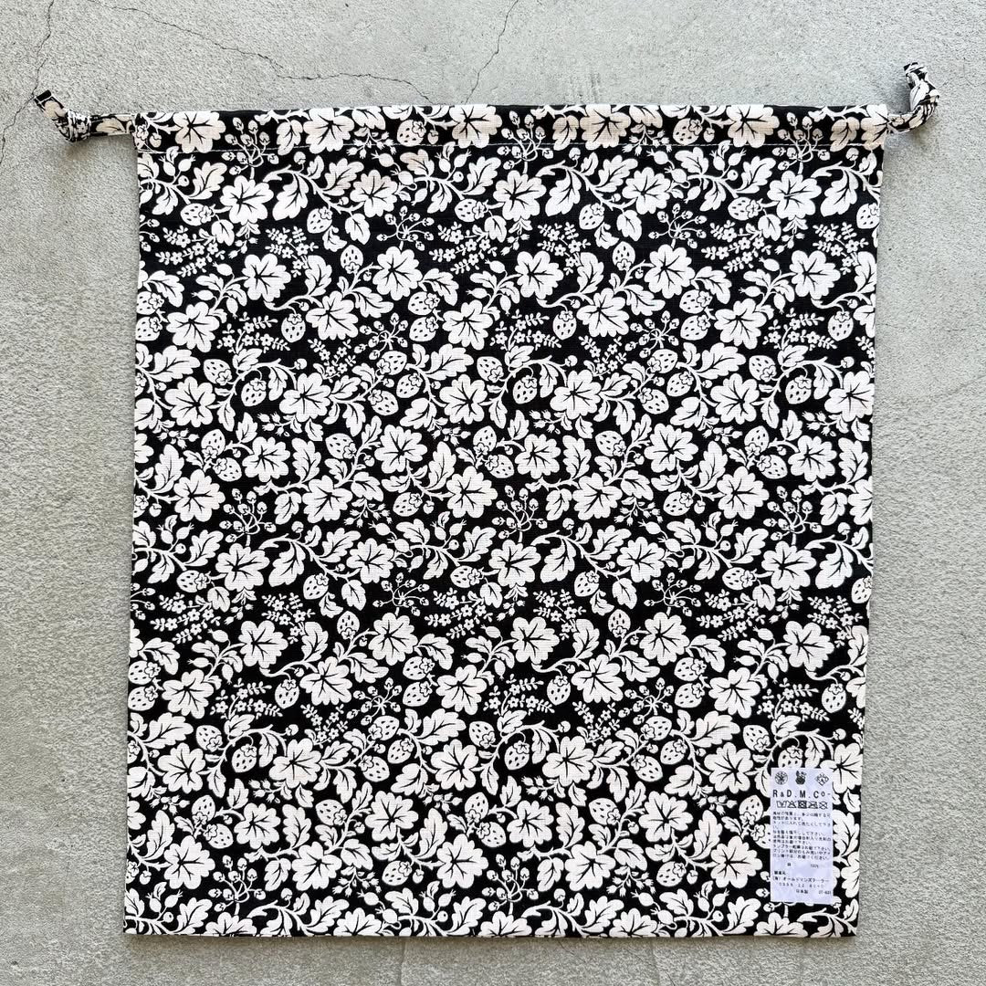 R&D.M.Co ワイルドベリーリネンドローストリングバッグラージ ブラック×ホワイト