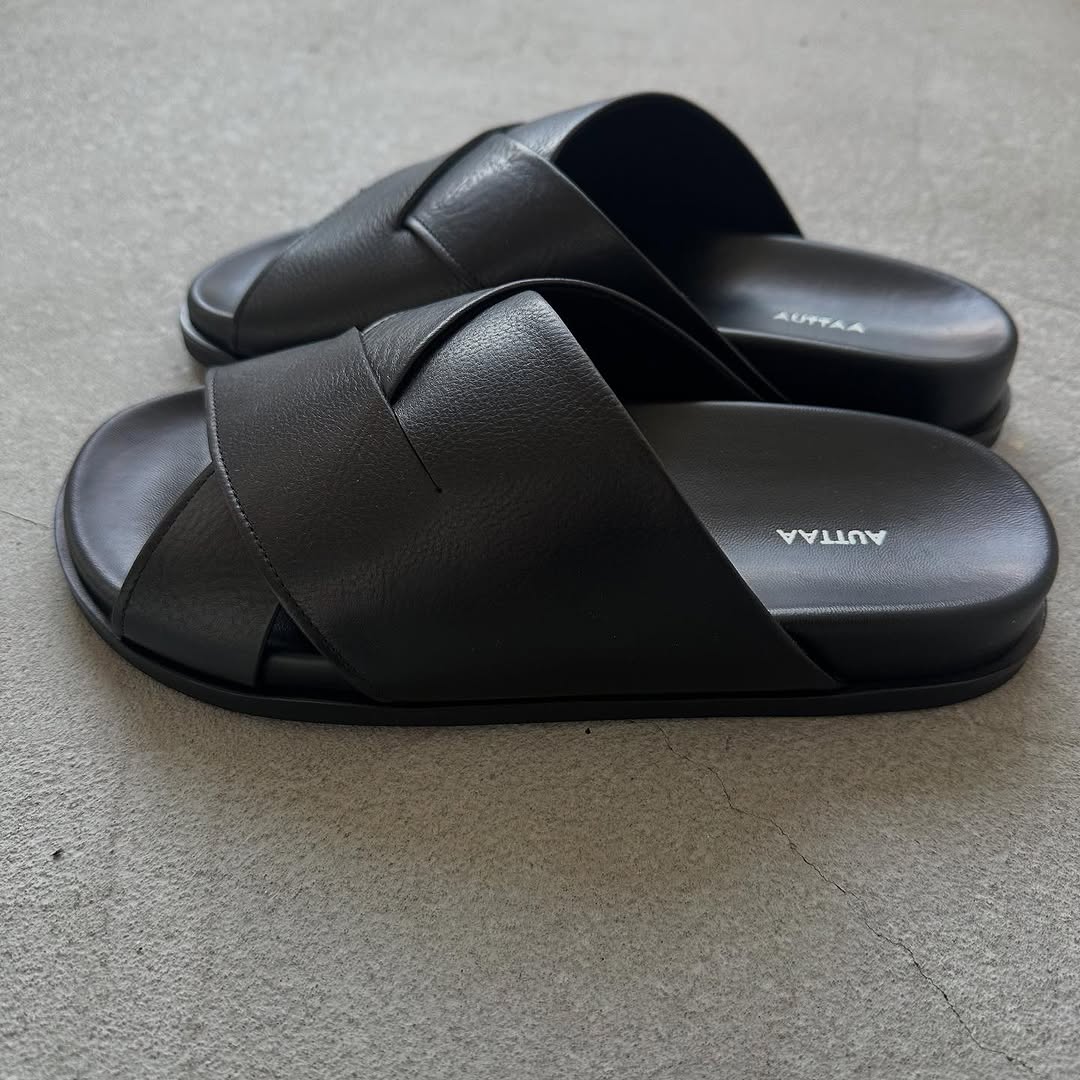 AUTTAA ストラップインサンダル ブラック