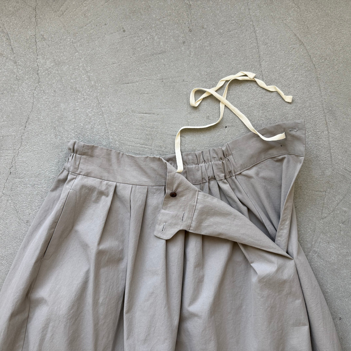 MAGALI オールドコットンラップ風スカート グレー
