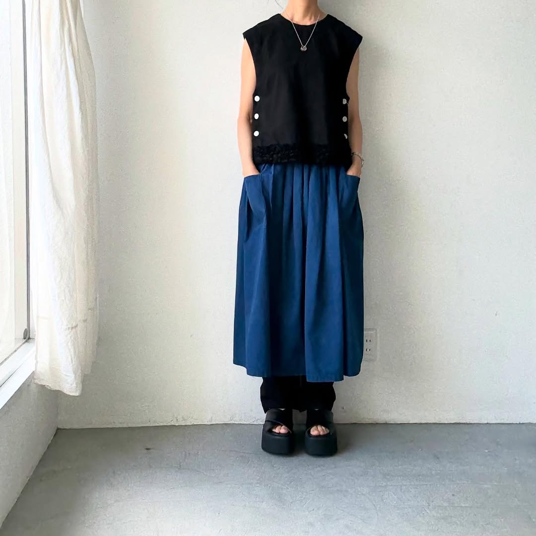 R&D.M.Co リネンコットンフリルデコレーションビブ