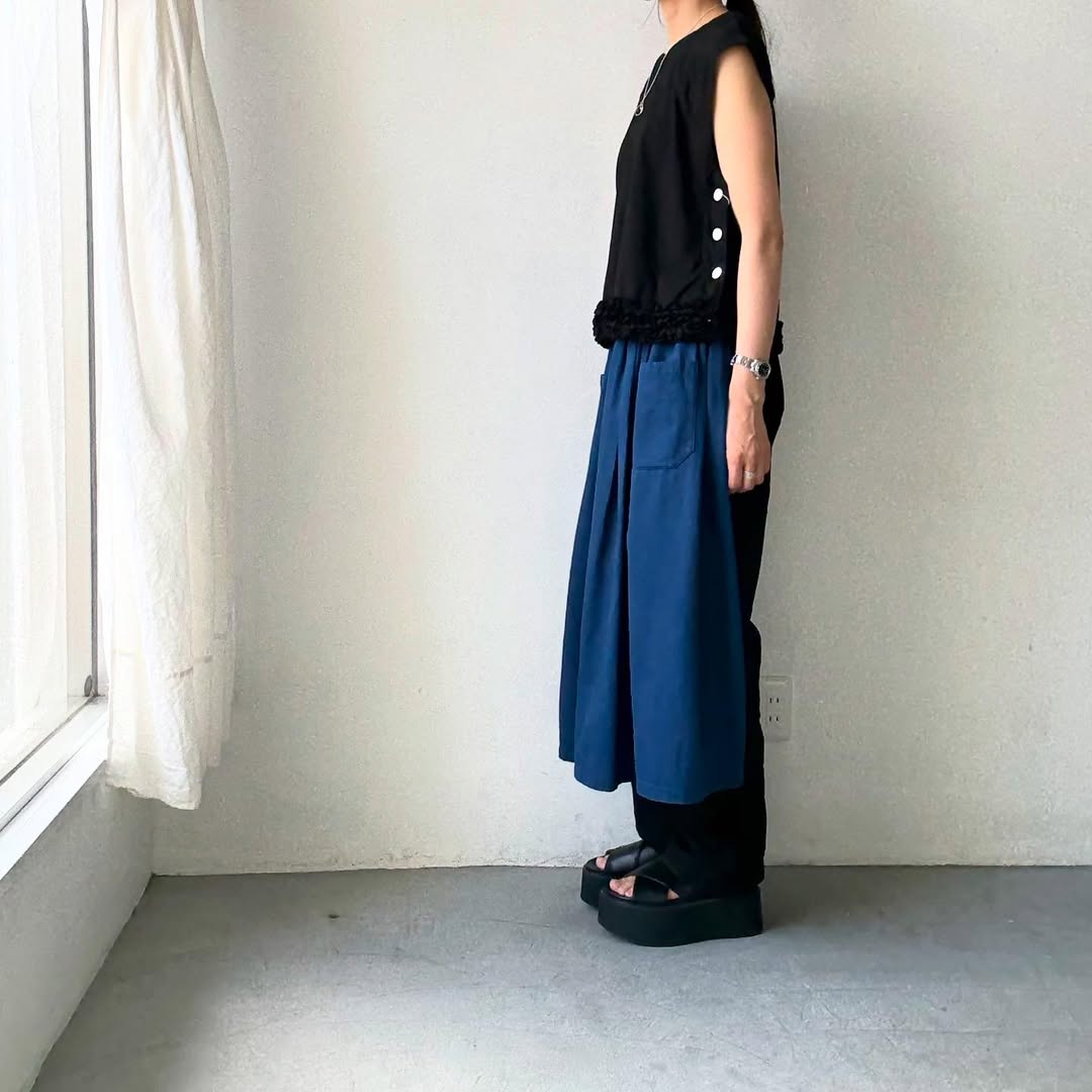 R&D.M.Co リネンコットンフリルデコレーションビブ