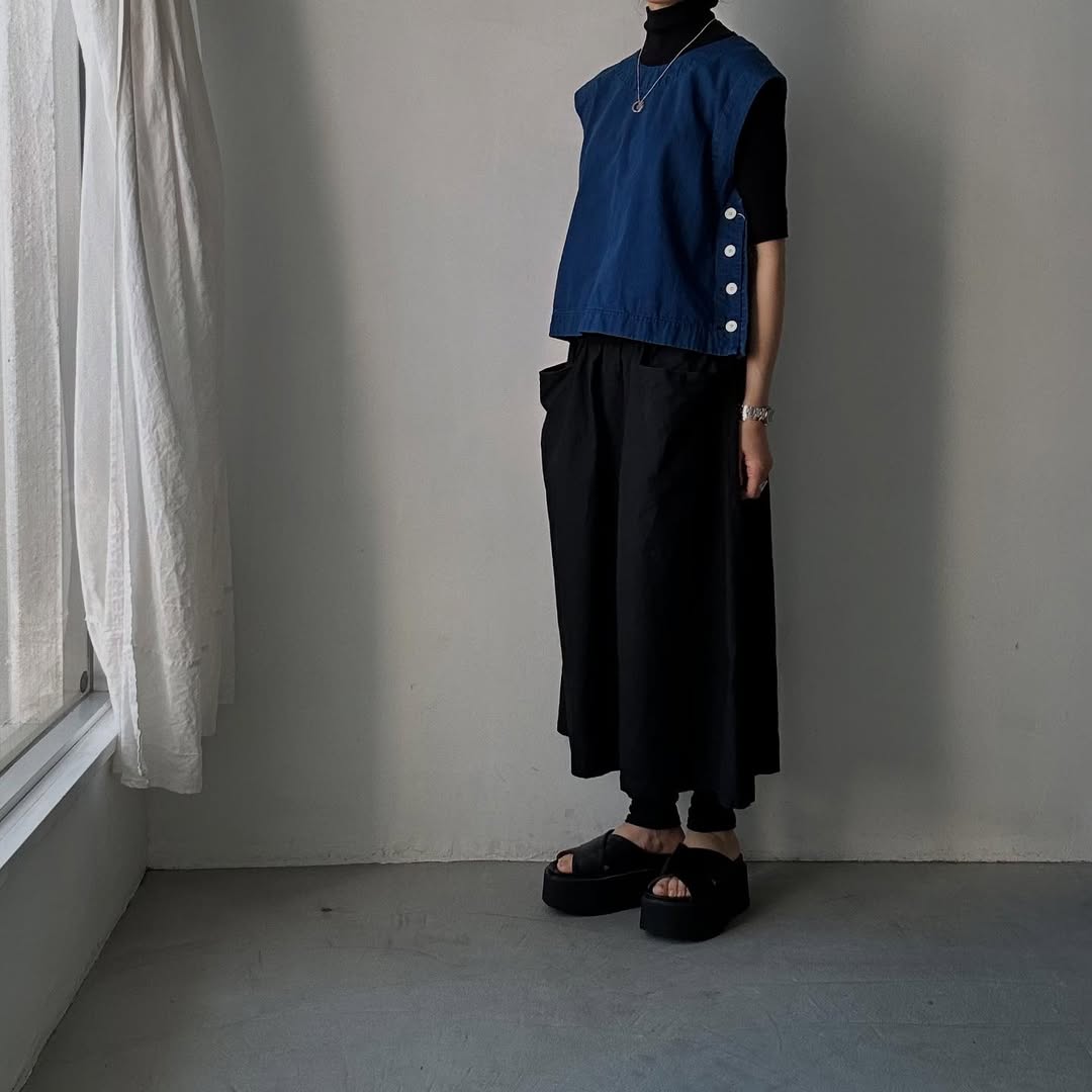 R&D.M.Co ライトオンスデニムボタンビブ