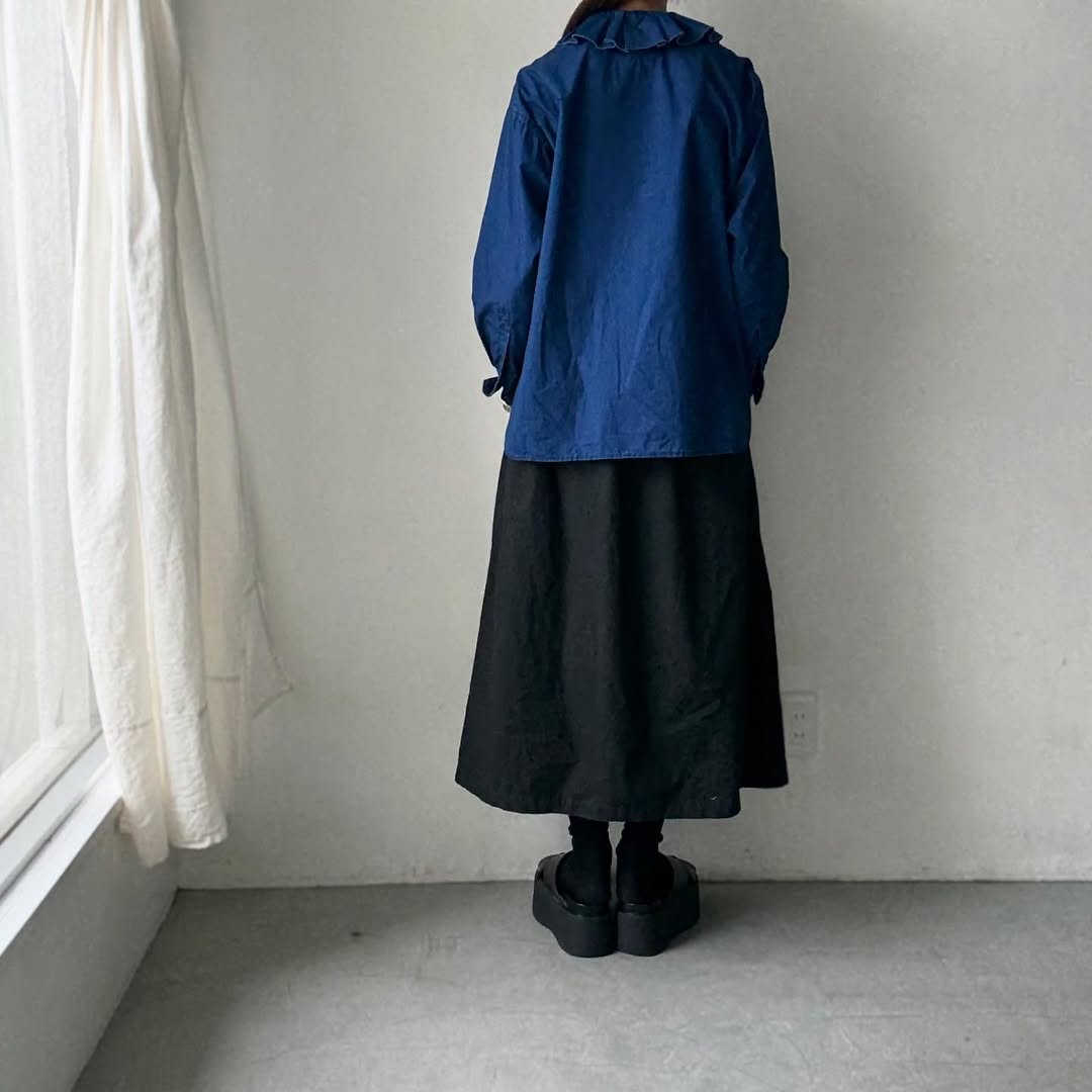 R&D.M.Co インディゴブルーラッフルカラーブラウス