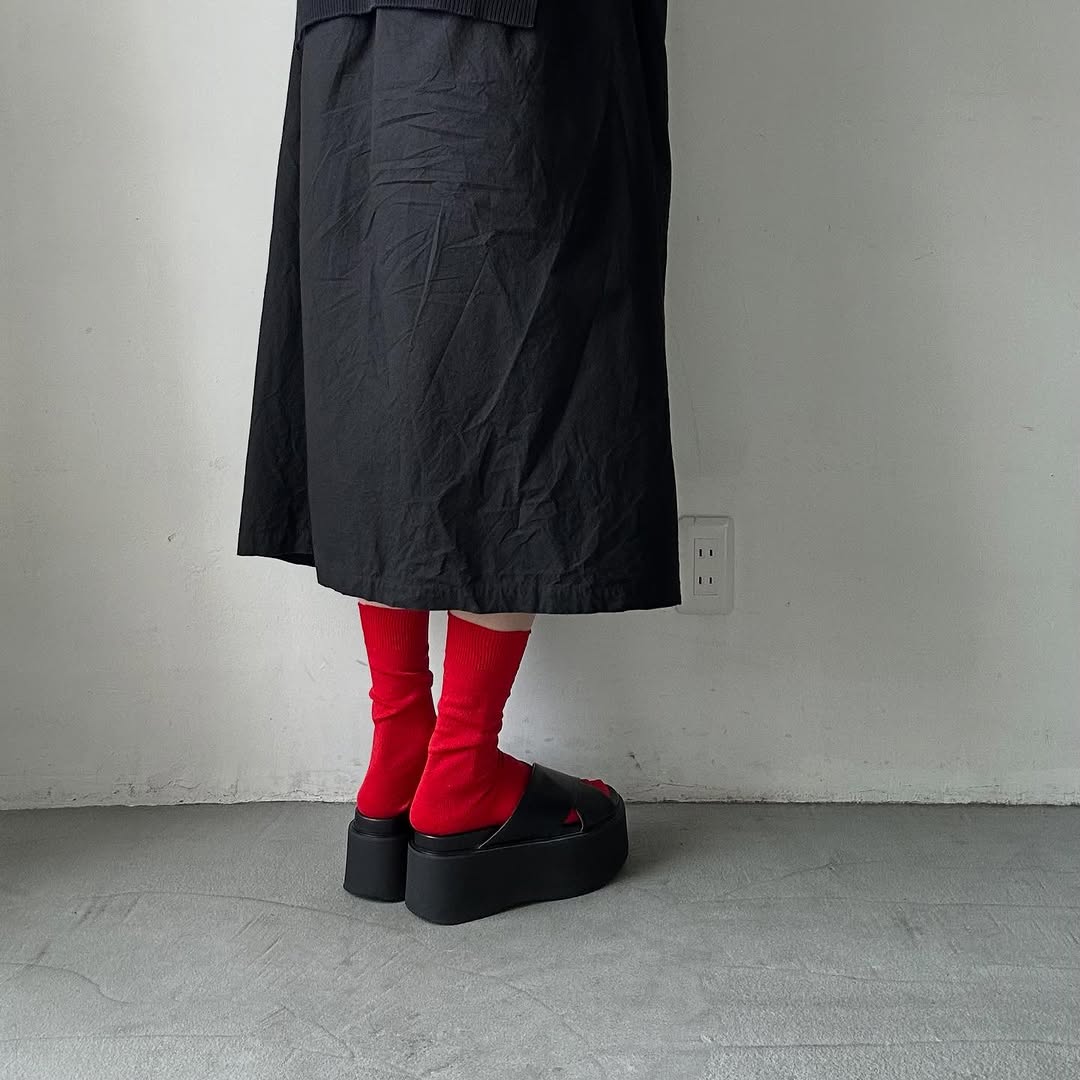 atelier naruse リネン天竺ミドルソックス レッド