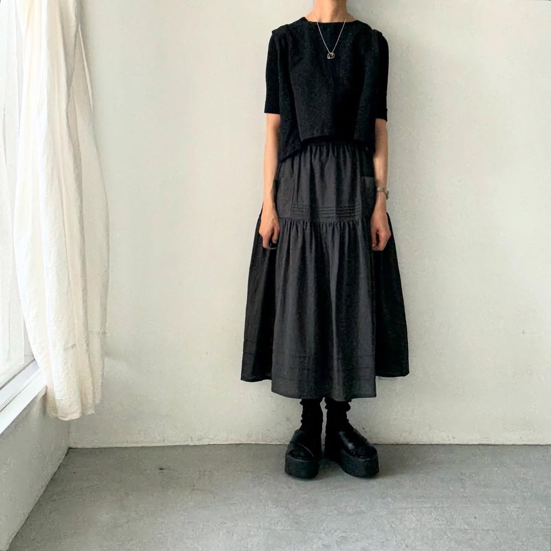 MAGALI コットンシルクピンタックスカート チャコール