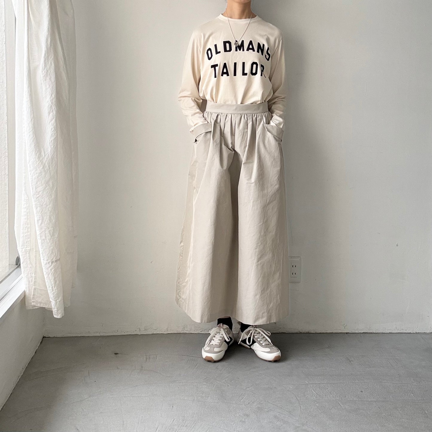 OLDMANS TAILOR OMTフロッキープリントロゴ長袖Tシャツ