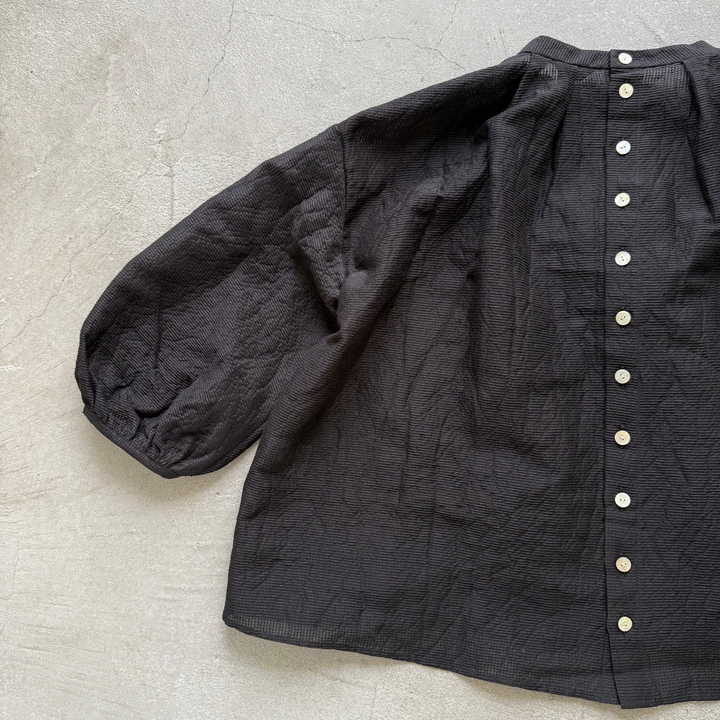 R&D.M.Co シェーディングチェックスモックブラウス