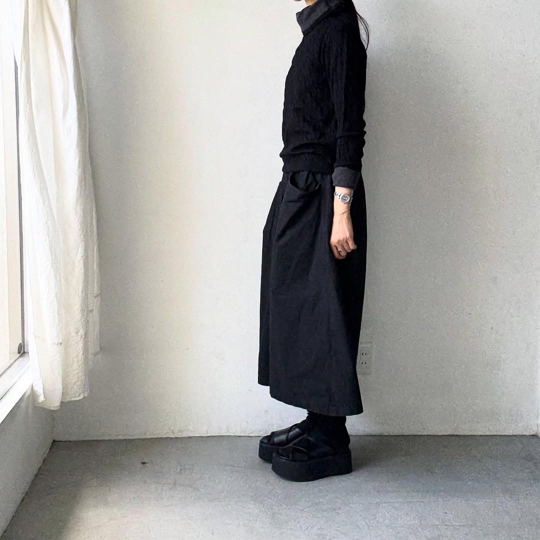 atelier naruse ウールコットンタートルネックカットソー ブラック
