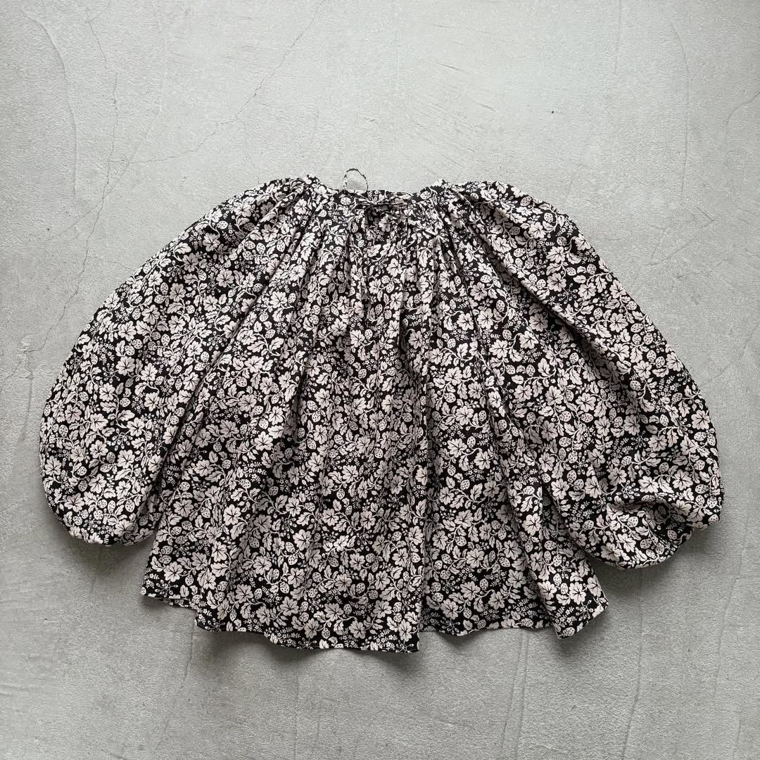 R&D.M.Co ワイルドベリーリネンギャザースモック ブラック×フラックス