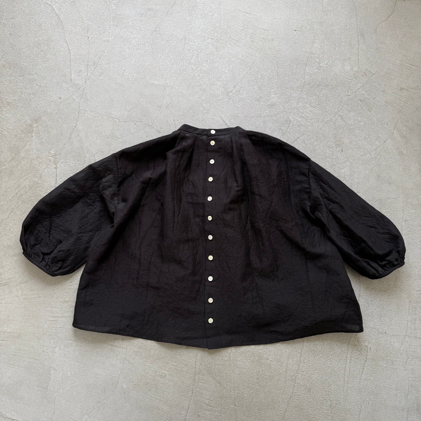 R&D.M.Co シェーディングチェックスモックブラウス