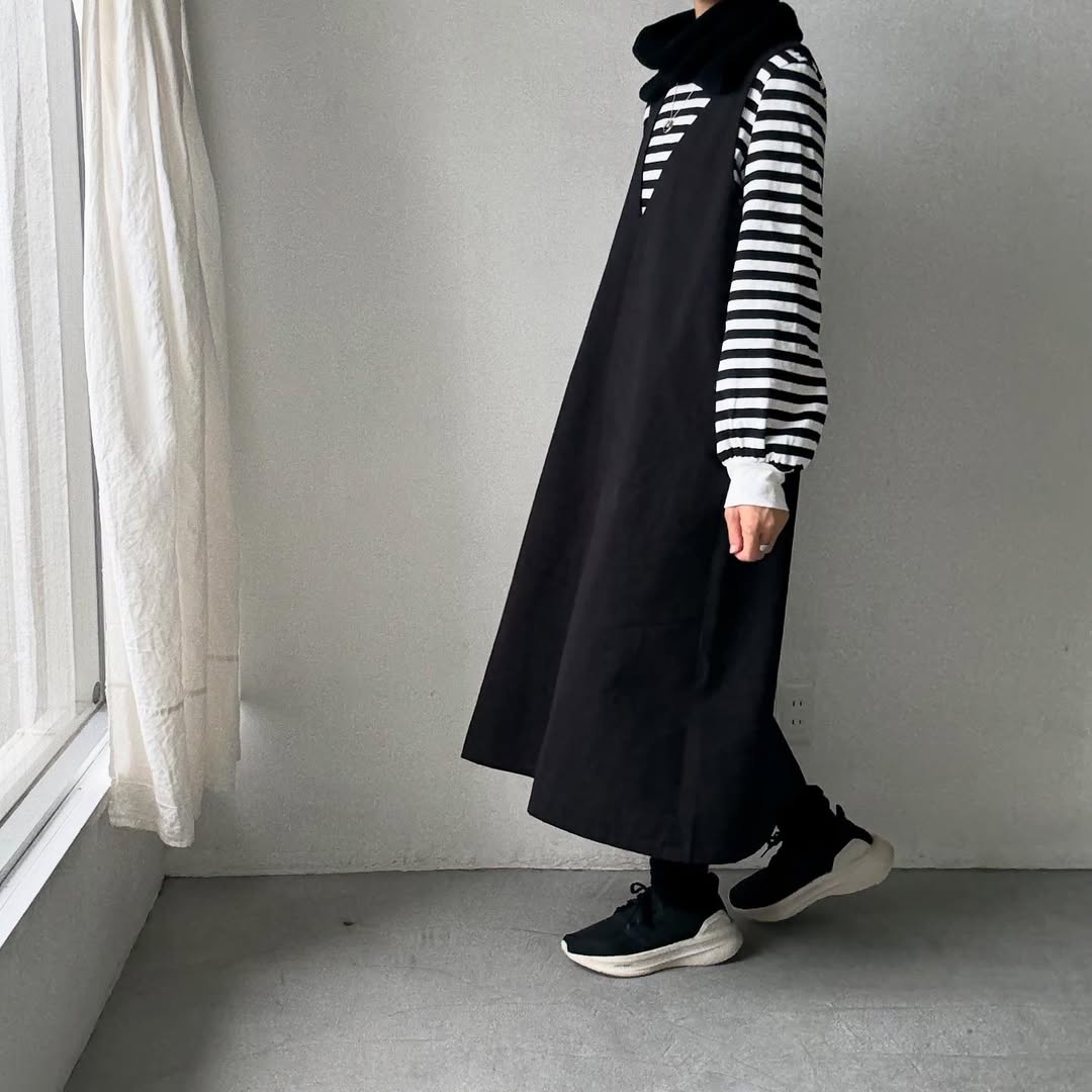 LinenYa Vネックジャンパースカート ブラック