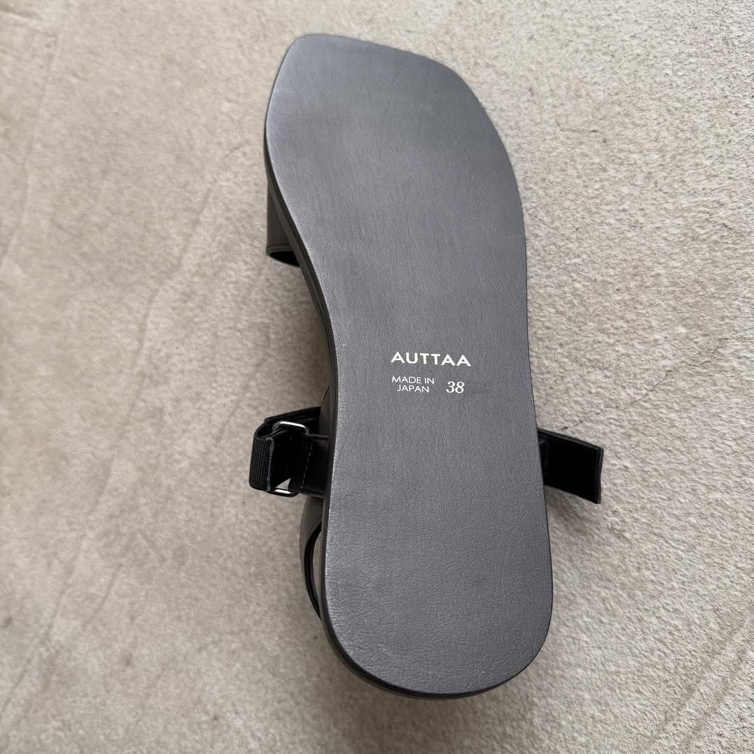 AUTTAA クラシックサンダル ブラック