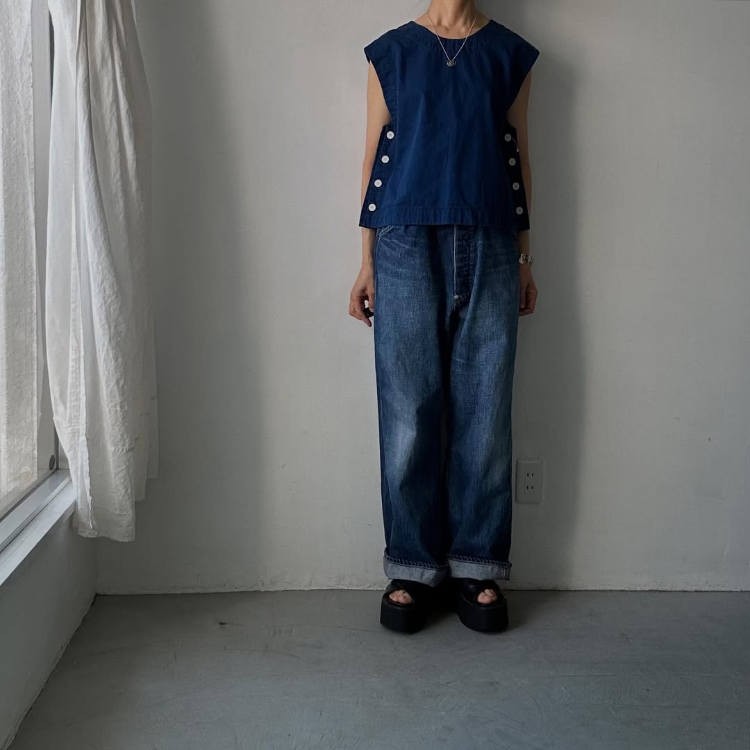 R&D.M.Co ライトオンスデニムボタンビブ