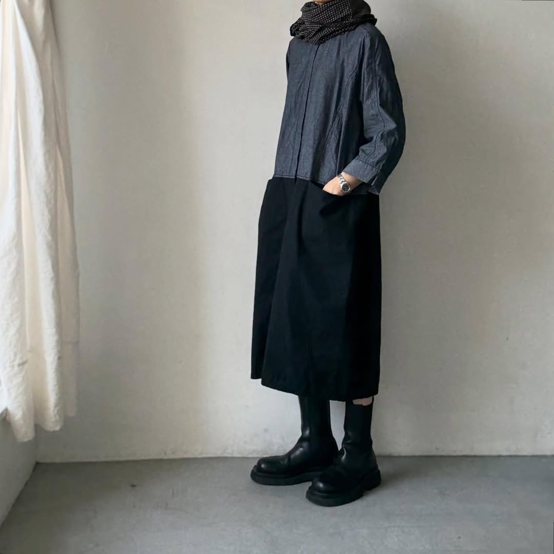 homspun ライトオンスシャンブレー比翼7分袖ノーカラーワンピース ネイビー×ブラック