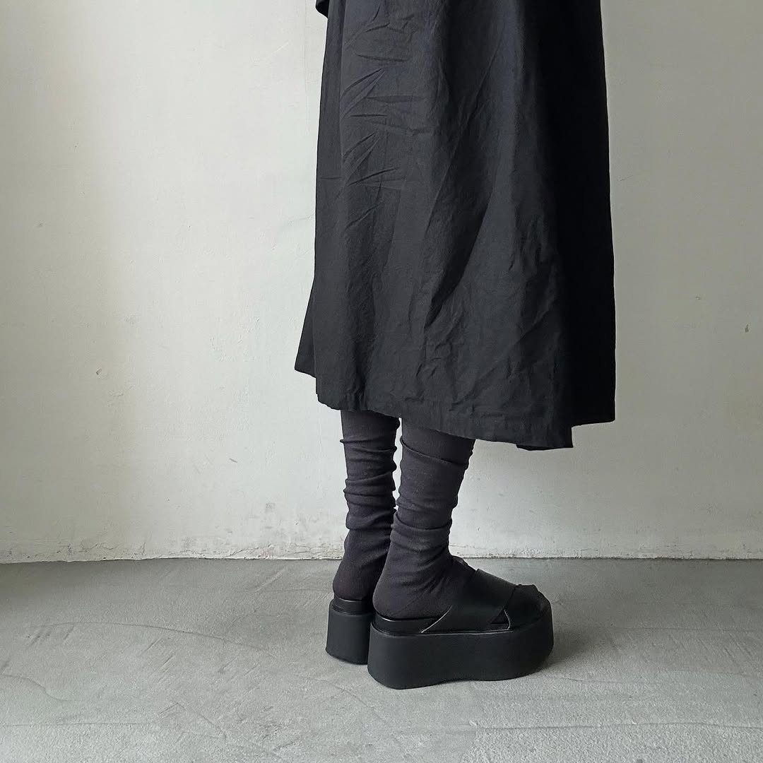 atelier naruse リネン天竺ハイソックス チャコール