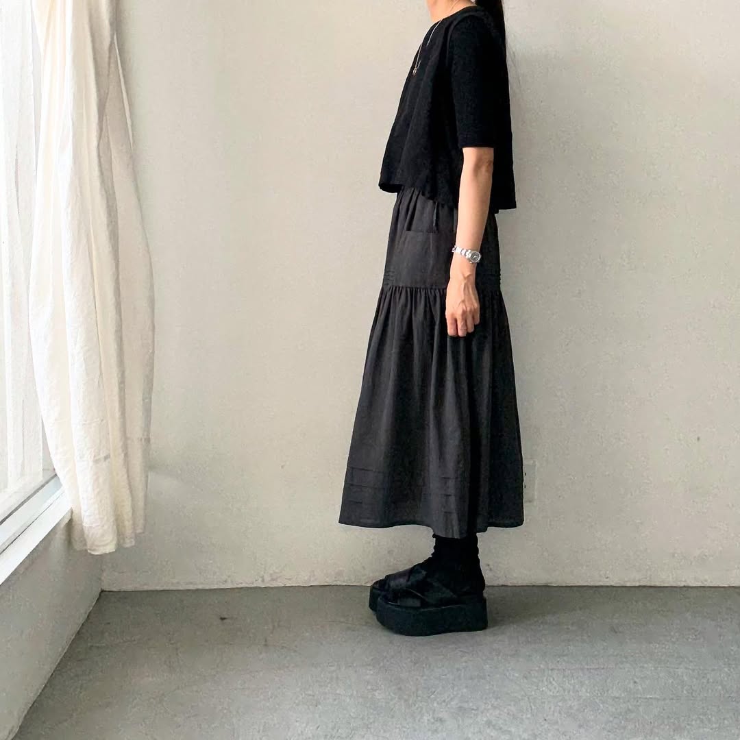 MAGALI コットンシルクピンタックスカート チャコール