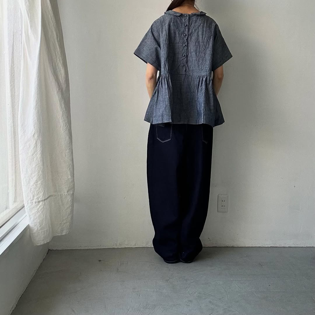 MAGALI インディゴコットンウエストギャザープルオーバー