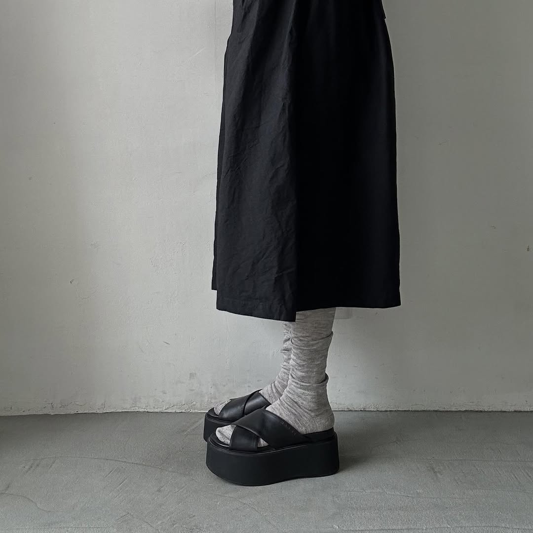 atelier naruse リネン天竺ハイソックス ミドルグレー