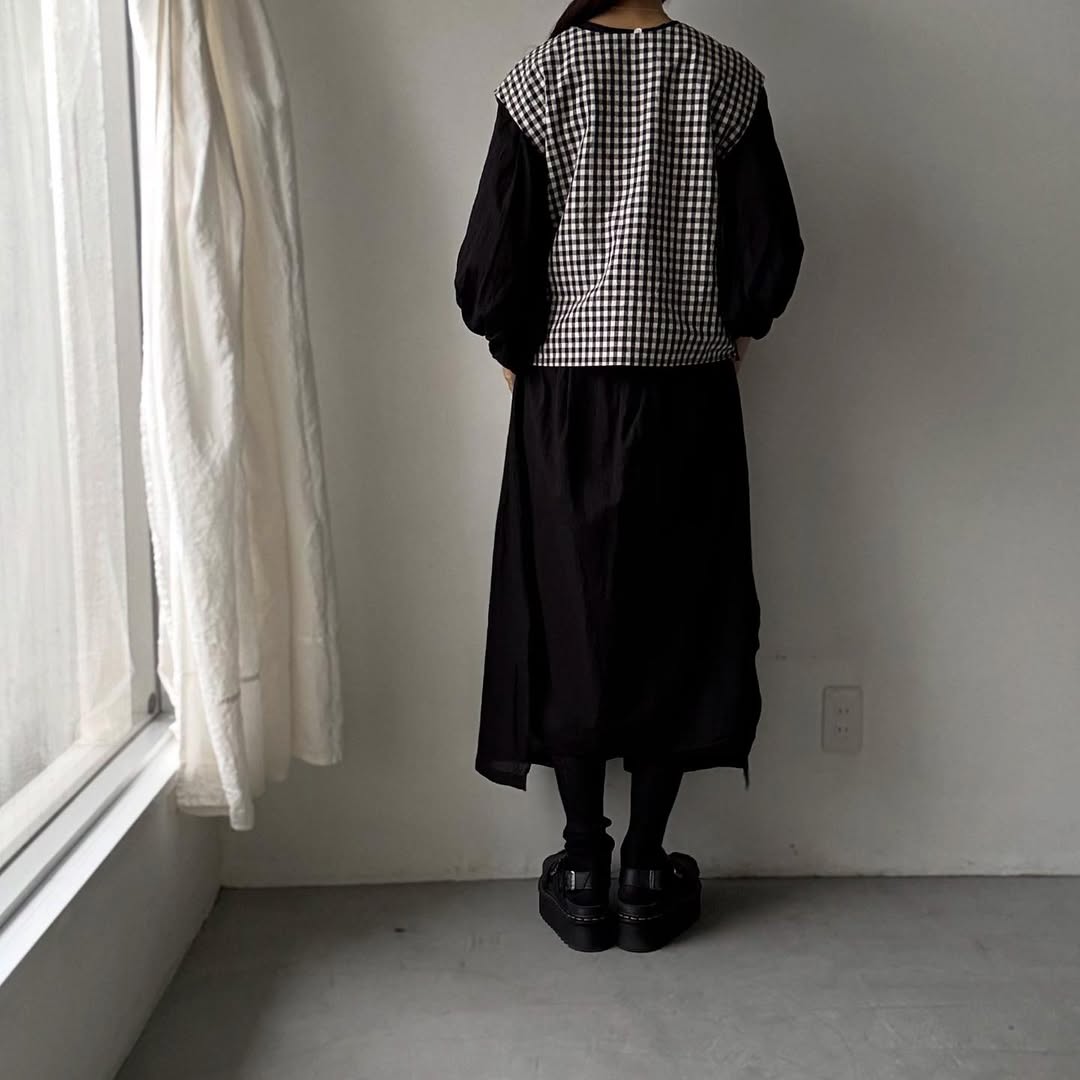 R&D.M.Co ギンガムチェックボタンビブ
