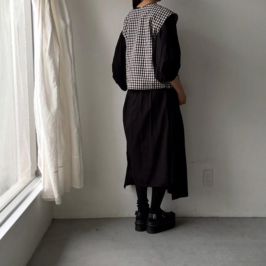 R&D.M.Co ギンガムチェックボタンビブ
