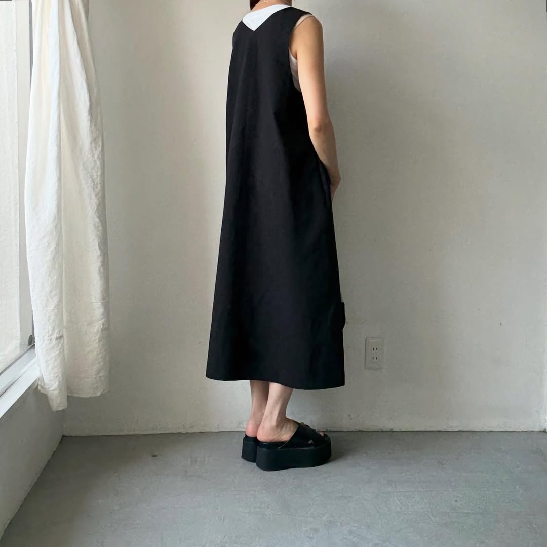 LinenYa Vネックジャンパースカート ブラック