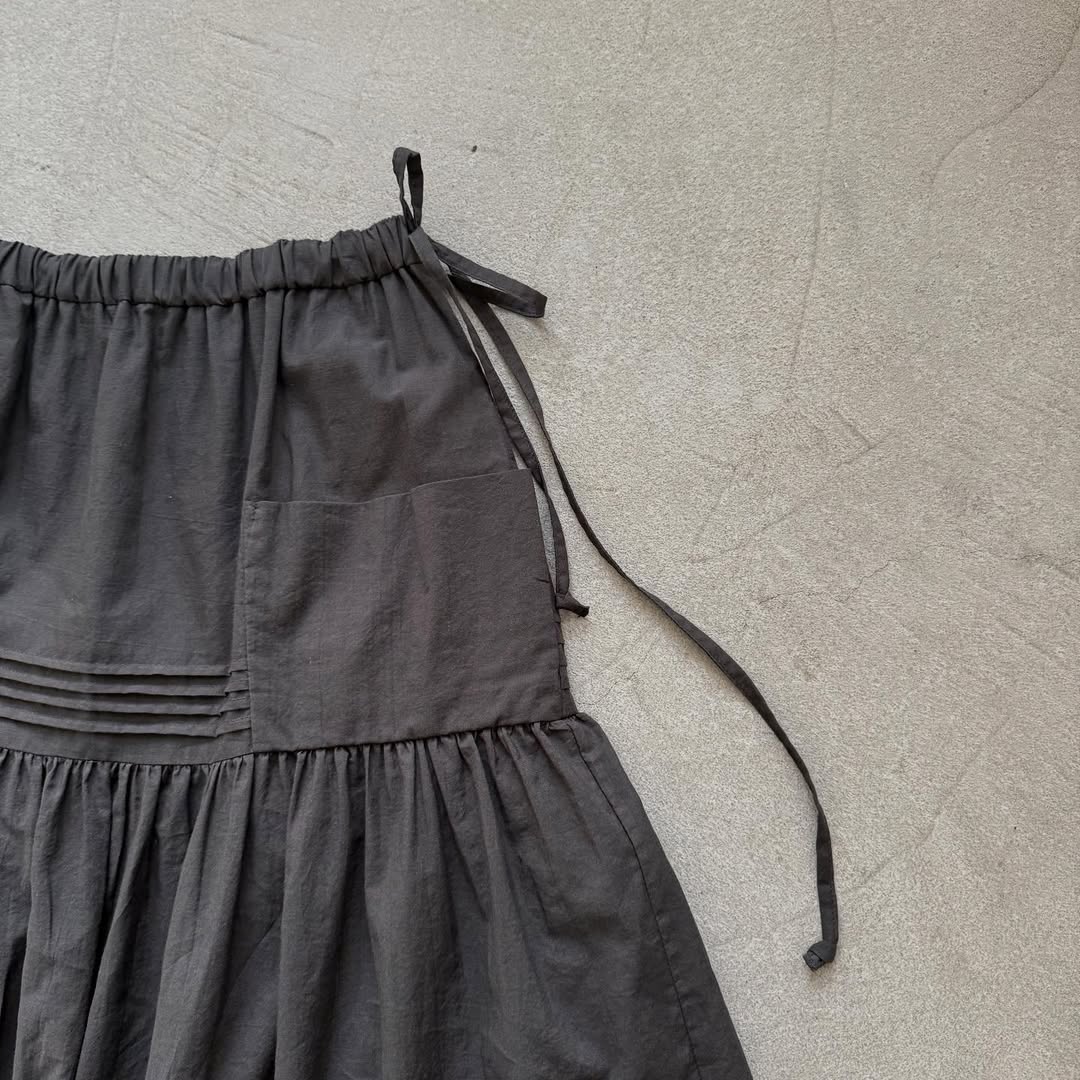 MAGALI コットンシルクピンタックスカート チャコール