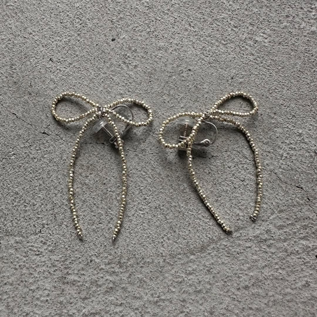 soi×blanc フランスヴィンテージビーズリボンイヤリング
