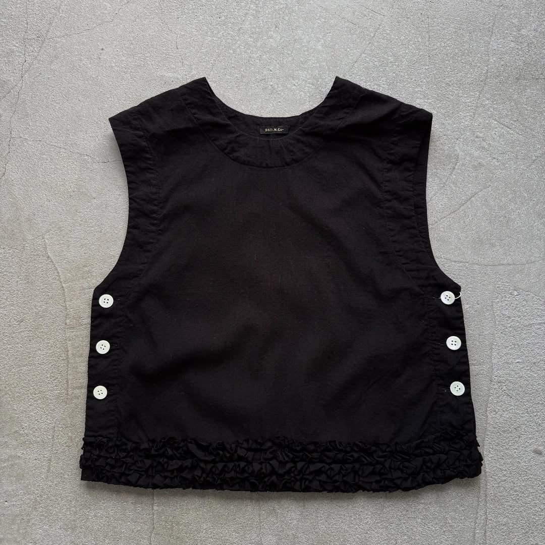 R&D.M.Co リネンコットンフリルデコレーションビブ
