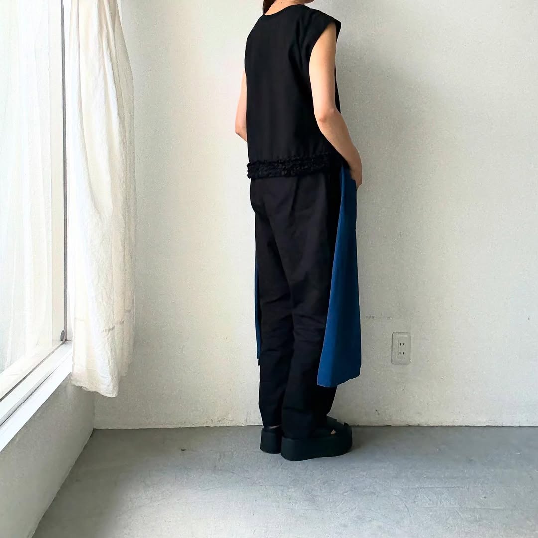 R&D.M.Co リネンコットンフリルデコレーションビブ