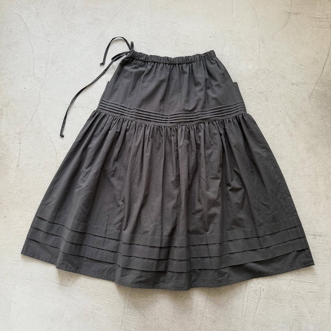 MAGALI コットンシルクピンタックスカート チャコール