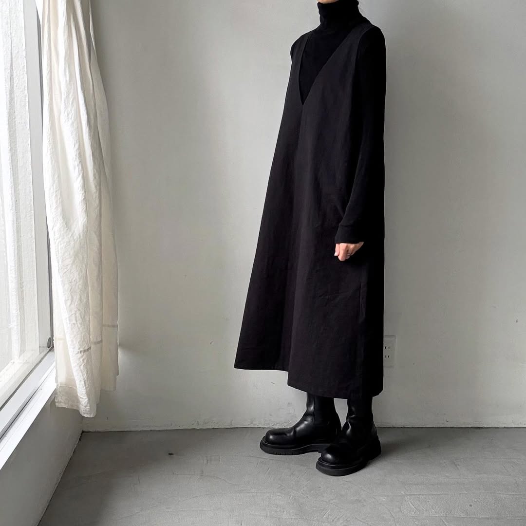 LinenYa Vネックジャンパースカート ブラック