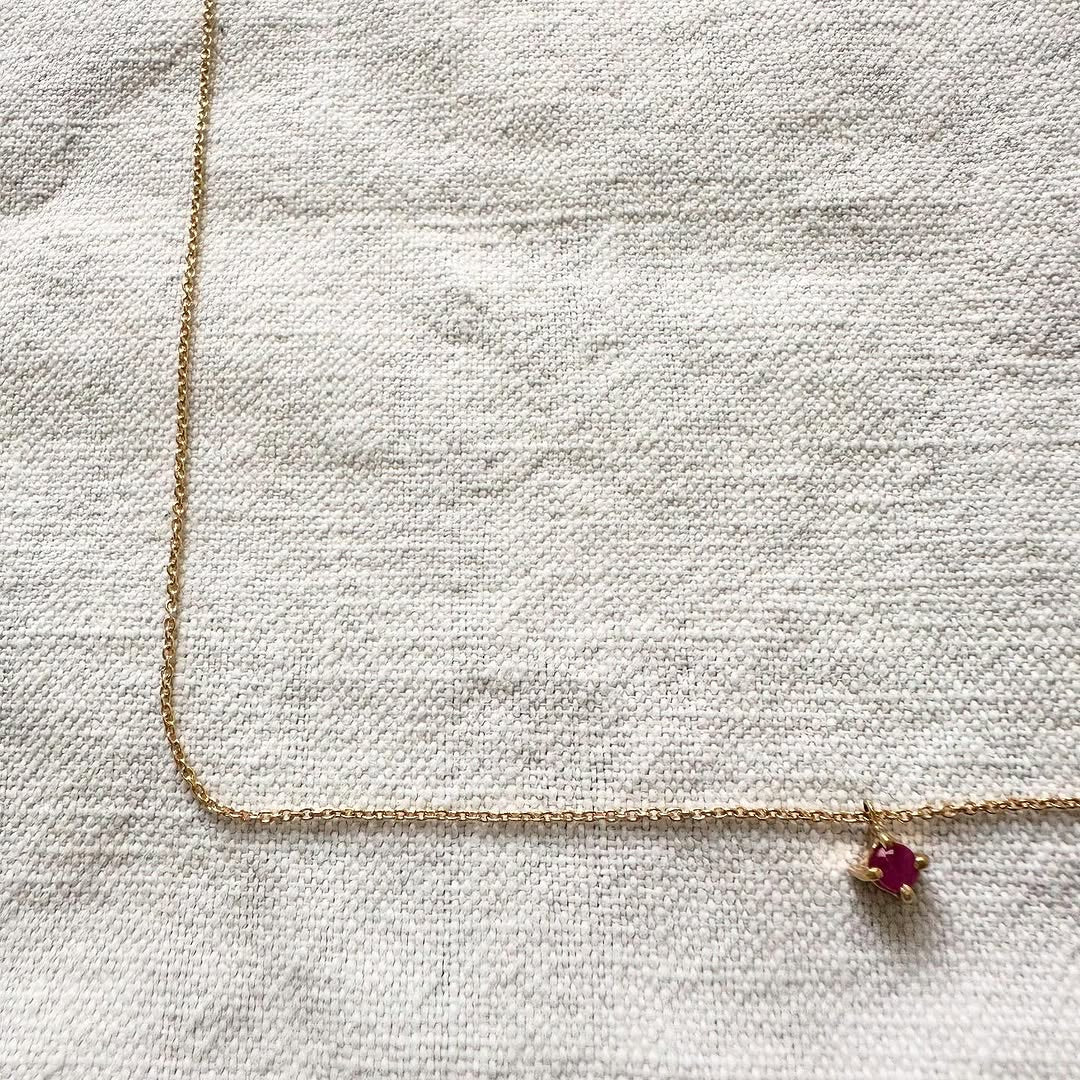 Toile Bijoux ファセットカットルビーネックレス