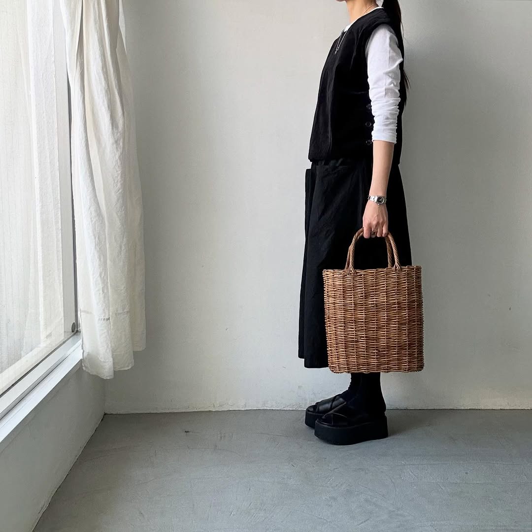 R&D.M.Co ブラウンベアーズベルベットボタンビブ ブラック