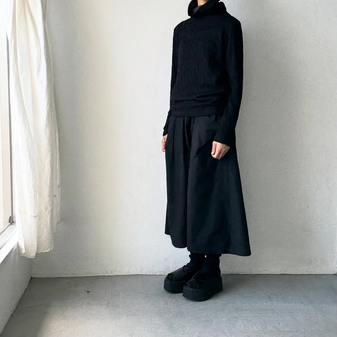 atelier naruse ウールコットンタートルネックカットソー ブラック