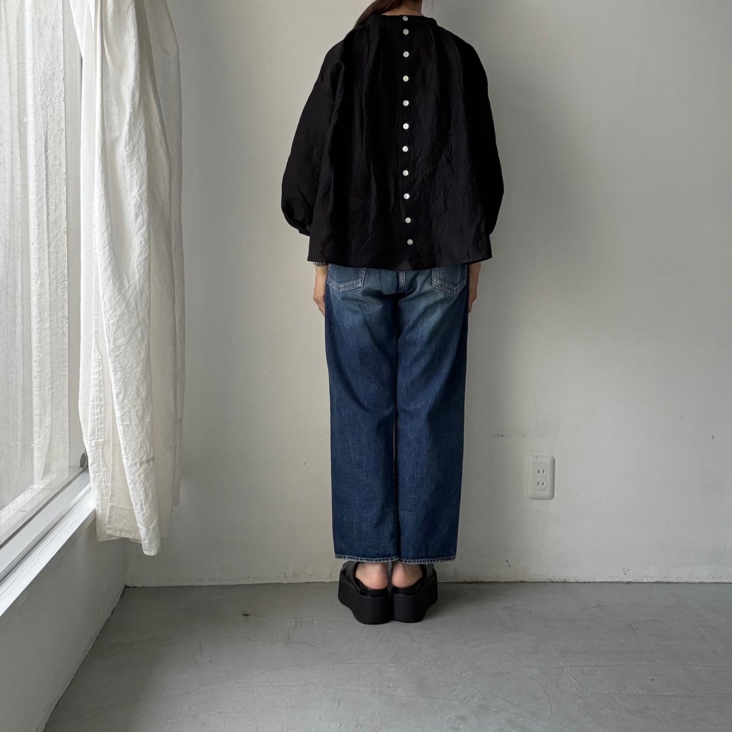 R&D.M.Co シェーディングチェックスモックブラウス