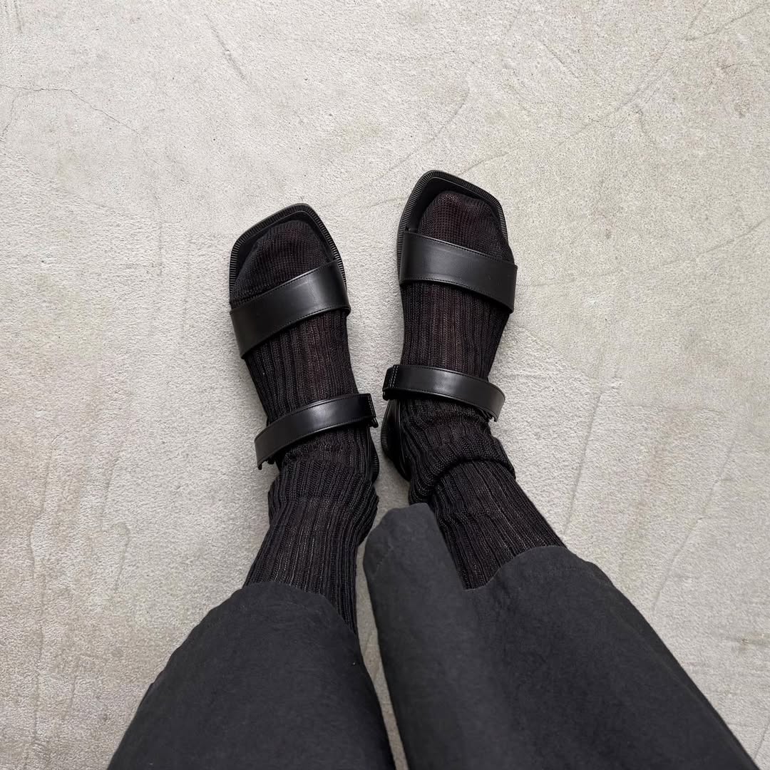 AUTTAA クラシックサンダル ブラック